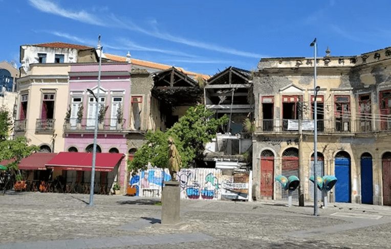 A pequena África carioca no RJ - Imagem fonte: https://www.penaestrada.blog.br/pequena-africa-no-centro-do-rio-de-janeiro/